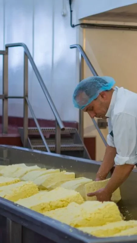 man without food handling gloves