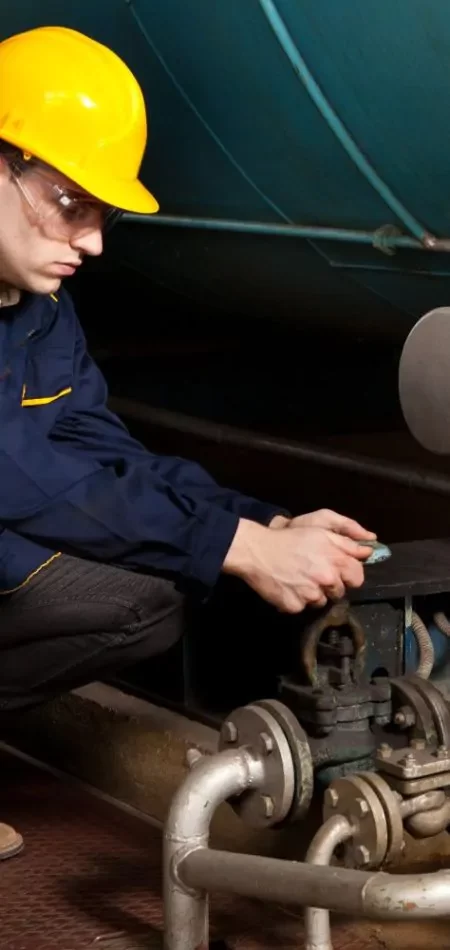 man without neoprene gloves