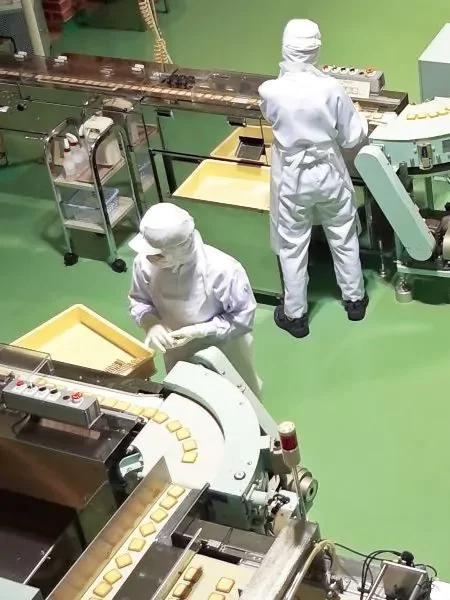 men with food safe gloves